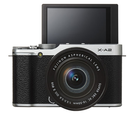 Fujifilm X-A2, mirrorless con display inclinabile per selfie